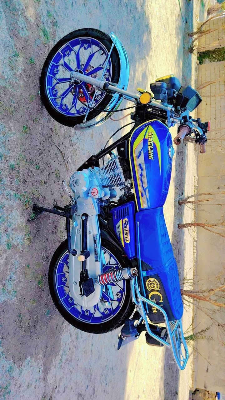 السلام عليكم دراجه للبيع 5 كير 2025 محركه 200 كلها شغال  تشتغل بصمه دراجه نظيفه وسعر 780 بيها مجال. مكاني نجف***********
