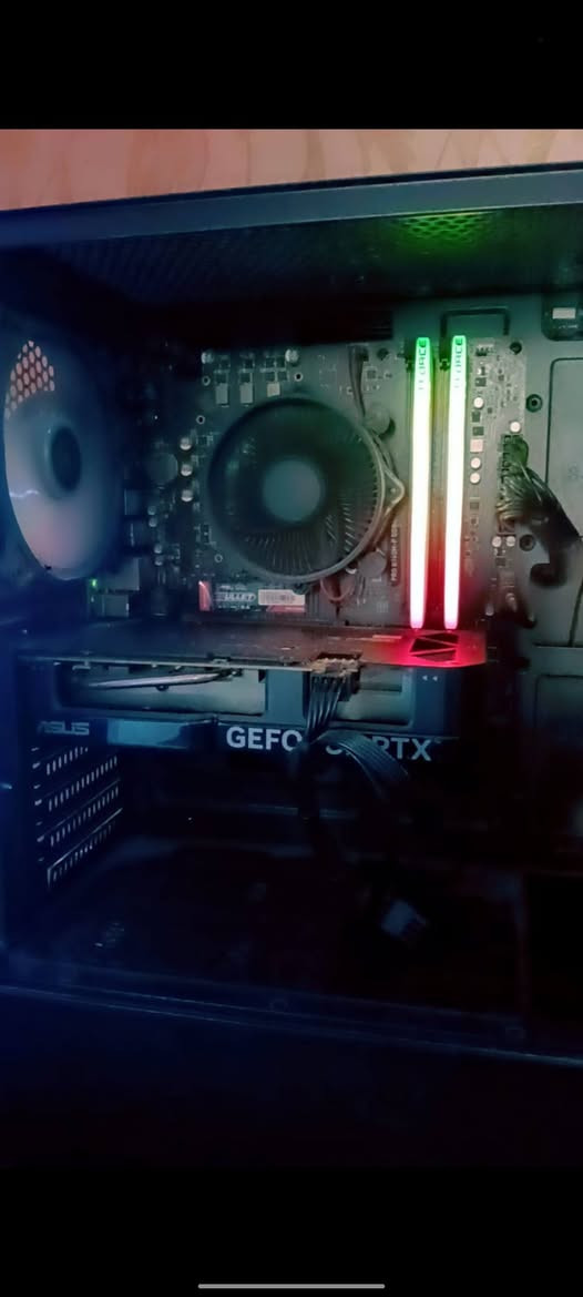 ماكو توصيل
🖥 المواصفات:
 المعالج: Intel Core i5-12400F
 كارت الشاشة: ASUS Dual GeForce RTX 4060
 الرام: 16GB DDR4 – سرعة 3600MT/s
 المذربورد: MSI PRO MS-7E02
 الخزن: M.2 NVMe PCIe 3 (سريع للإقلاع والألعاب)
 الكيس: 3 مراوح تبريد
🖥 الشاشة: Gigabyte G24F 2
24 إنج
دقة 1920x1080 FHD
180Hz
1ms
IPS – فلات
📍 البيع داخل (بغداد مدينة الصدر)
💰 السعر: (مليون و 300)
📩 المراسلة خاص


**إذا كنت صاحب هذا الإعلان وتريد حذفه لأي سبب، رجاءا أرسل رسالة إلى الدعم الفني**