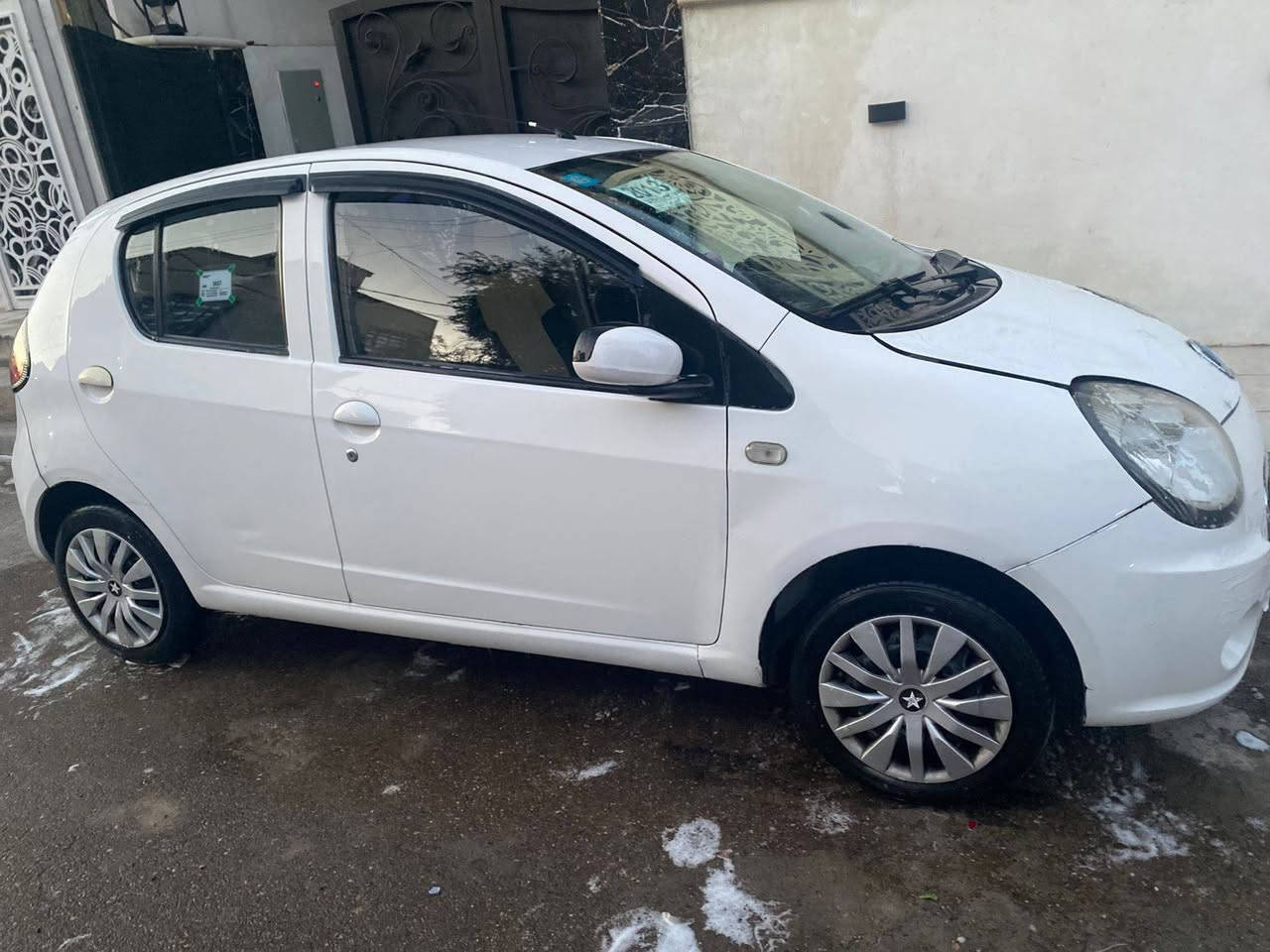 السلام عليكم بانده جيلي موديل 2013 السياره مال بيت نضيفه كلش
صدر كله جديد مكينه جديده تايرات جدد لايتات زنون السياره باسمي رقم الانكليزي الجديد اي نقص مابيها وصبغ نص صفحه السايق 
***********
سعر٤٨ بي مجال قليل
