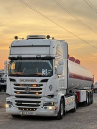 سكانيا تنكر • موديل 2015 • أوتوماتيك