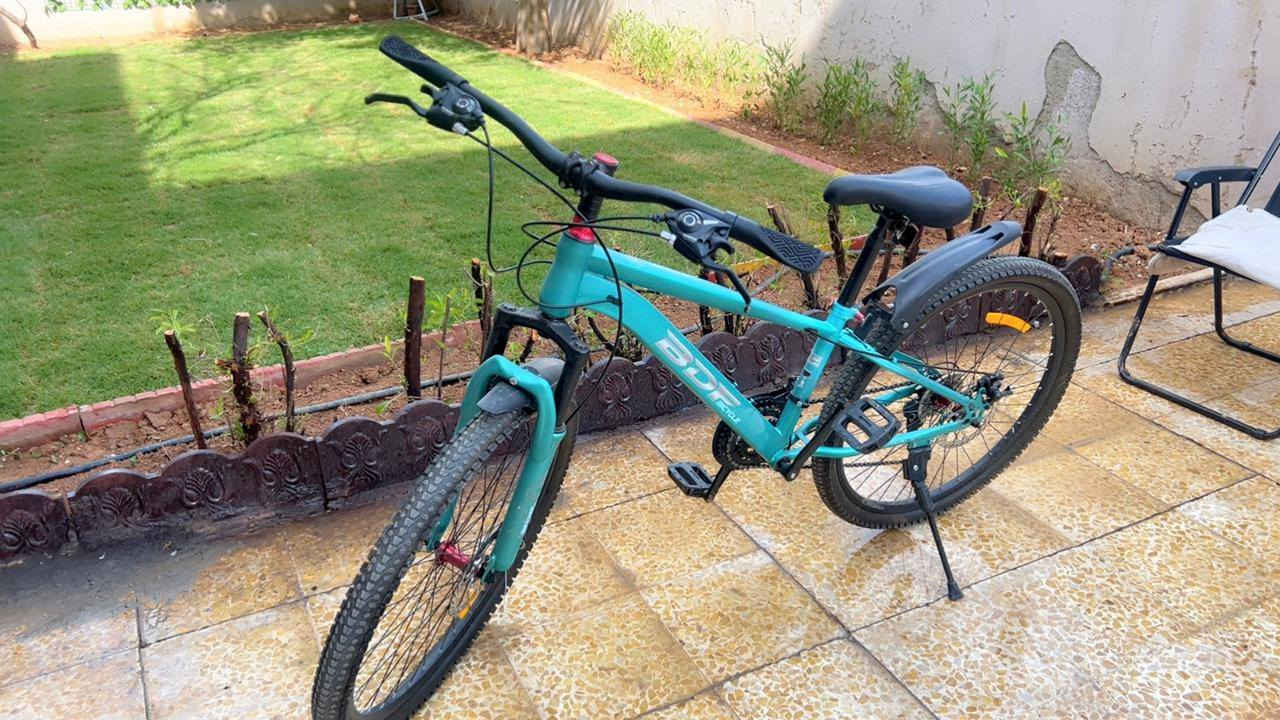 بايسكل حجم 26 جديد بعدها السعر 120 وبيه مجال ***********
