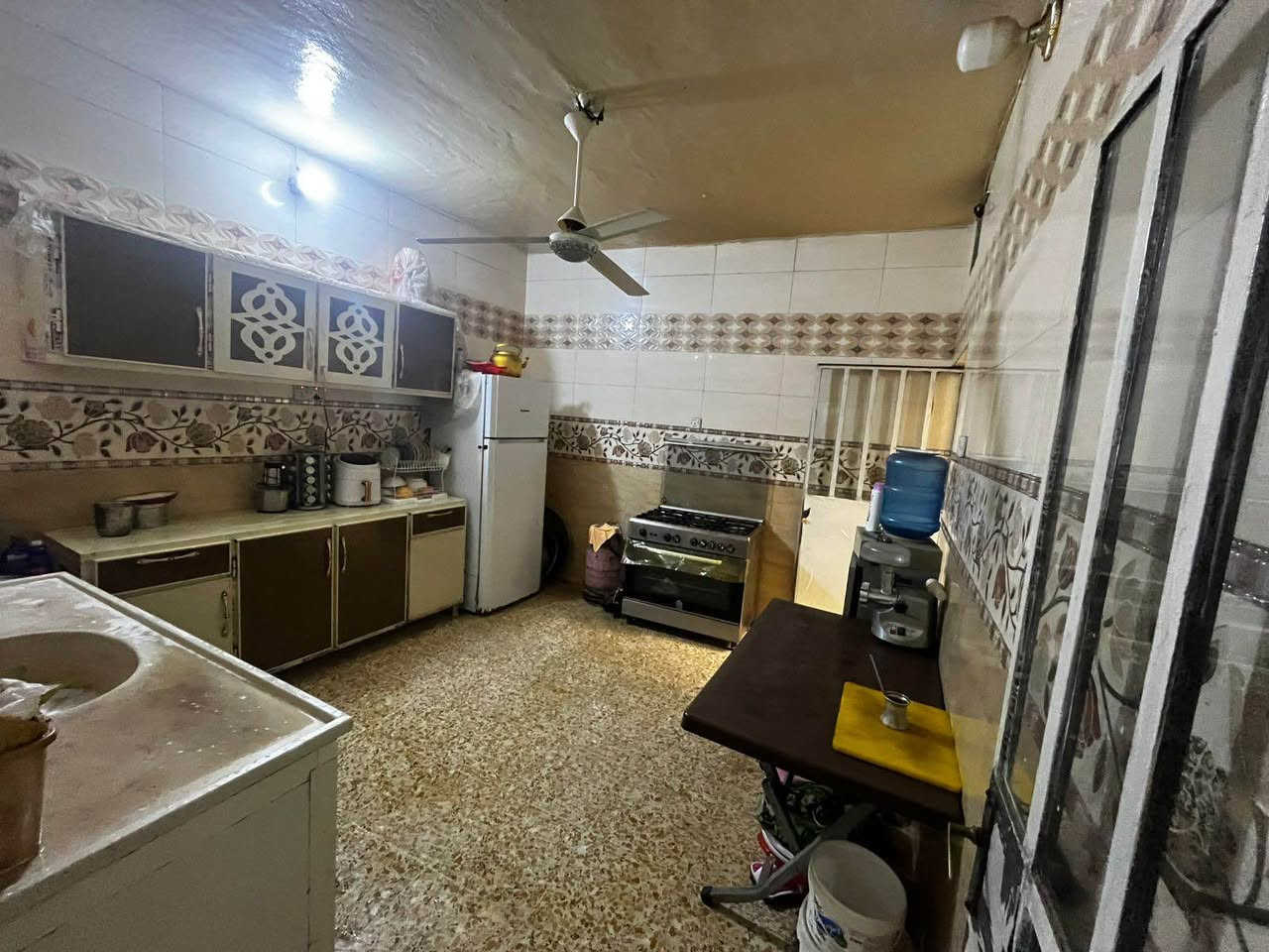 دار للبيع مساحة 144متر  مسلح يحتوي على 5 غرف نوم واستقبال معزول ومطبخ وهول مع ملحقات كاملة المكان قطاع 55 خلف تجارة المواد الغذائية قريب جداً عن شارع خدمي الحبيبية ( خدمي الوحيلات) للاستفسار *********** بغداد, العراق
