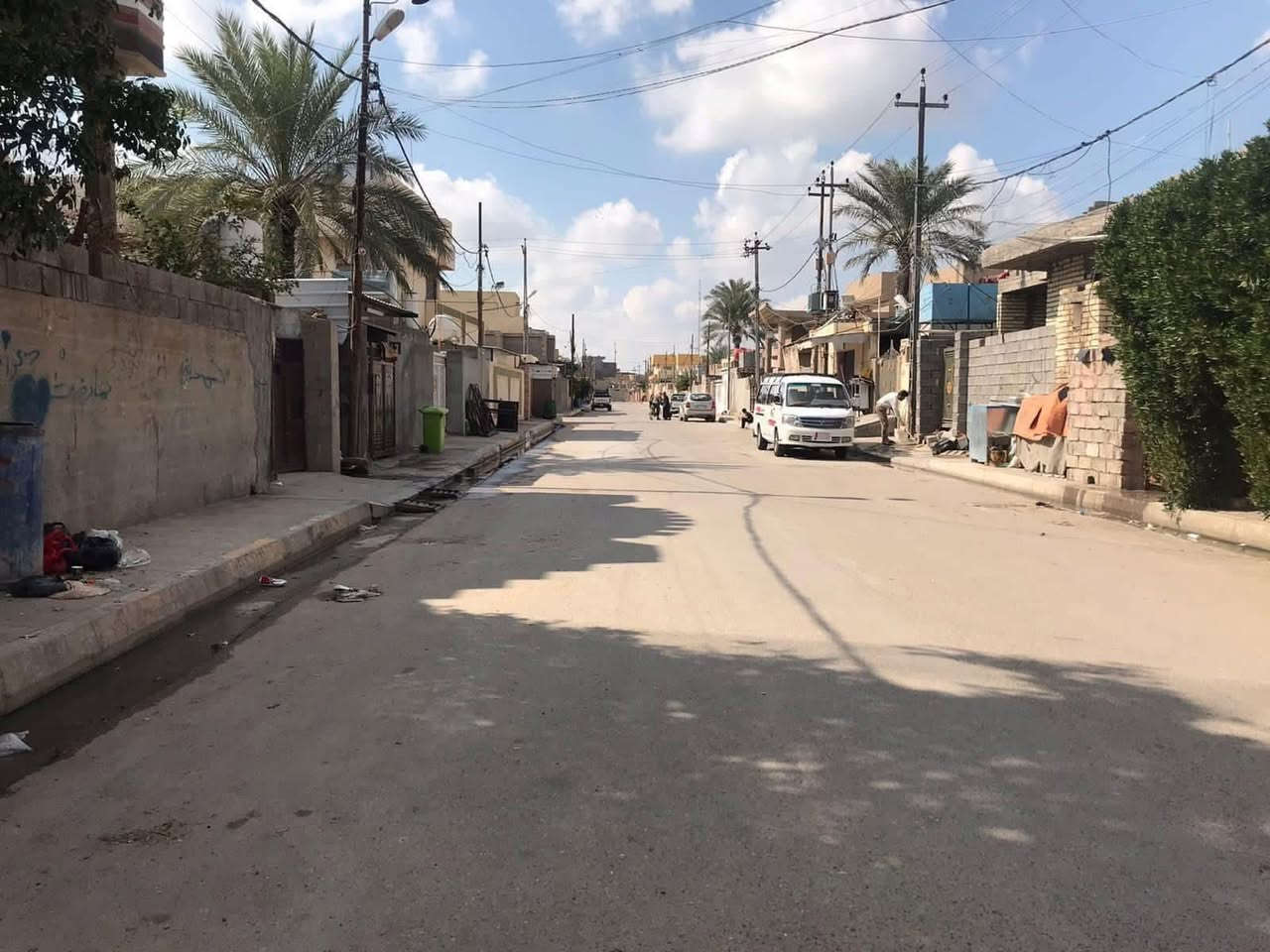 📍تسلسل: 1193
🟢دار للبيع في الفلوجة حي الجولان قرب مسجد الالوسي
            
                     📢 على بركة الله 📢

📍نوع الملك = طابو صرف سند   
📍المساحة بالسند =  ٢٧٦ م٢
📍المساحة واقع الحال تقريباً : ٣١٧ م٢
📍الوجه: ١٣ م النزال: ٢٤.٤٠  م
📍 شارع : ١٢ م
📍بناء طابوق الطابق الاول التسعينات والطابق الثاني الفينات

🟢الدار مشيد من طابقين ويحتوي الطابق الاول على
غرفتين نوم واستقبال وصالة وهول ومطبخ وحمام وصحيات
🟢مشيدات الطابق الثاني
اربع غرف نوم وصالة 

✅سعر البيع للعقار : ١٦٠ مليون دينار قابل للتفاوض

🟢مكتب دجلة الهندسي للعقارات حي الجولان قرب صناعة الجولان للسيارات مجاور سوبر ماركت الهلال
للاستفسار الاتصال
***********  
‏‭ *********** 
***********
