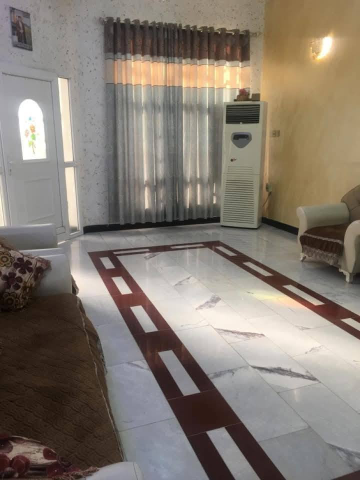 تحية طيبة 
( نسعى دوما نحو الافضل) 

اختر العقار المثالي مع 
( مكتب بركات المنتظر للعقار) 

اعلان رقم  1172
تتوفر دار سكن للبيع  في منطقة الخاجية مساحته 200م بواجهة 10م ونزال 20م وعرض الشارع 10م. 
في منطقة  3000 خلف الكفيل قريبة جدا عن شارع40 
موقع مميز جدا  على ساحة خضراء  والمنطقة كلش  حلوه وهادئة وخدماتهة فوول
  تتكون من طابقين، يحتوي الطابق الأول على استقبال وهول ومطبخ وغرفتين ومجموعة صحية ، فيما يضم الطابق الثاني غرفتين نوم وهول، ومجموعة صحية 

قريب على التقاطع الرئيسي 
على ساحة خضراء 
قريب على  المدارس 
خلف العزاوي 
منطقة حلوة وهادئة وخدمات فوول 
ماء وكهرباء ومجاري وتبليط 

السعر:::  مناسب 

لمزيد من التفاصيل يمكنكم مراسلتنا على الخاص او الإتصال على الأرقام التالية:
📞***********
📞***********
أو مراجعة مكتبنا الكائن في  : الخاجية . شارع 40  قرب مجمع عالم الانشائية 
بأدارةابوحسين الزركاني
 
كما يمكنكم التواصل معنا عبر الواتساب
