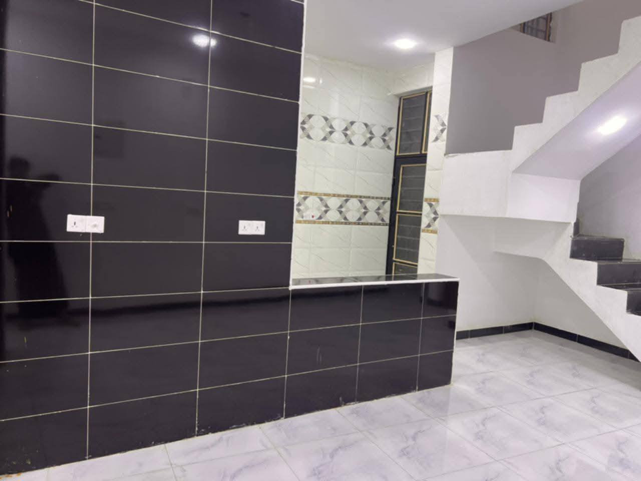 سلام عليكم مشتمل للأيجار كوت حي الحكيم شارع الوائليه قريب الصب مشتمل جديد وجاهز اريدله عائله زغيره للأستفسار الاتصال *********** او عل الخاص
