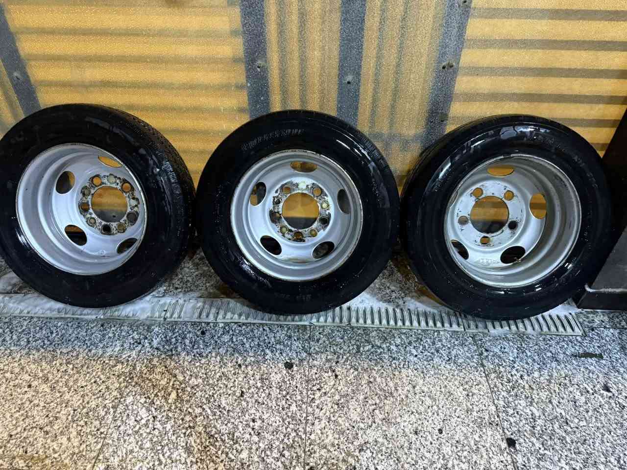 سلام عليكم ويلات جوبلس 7 كلهن اصليات هنه وتيرات 4 مصبوغات وجاهزات سعرهن مليون و600 مكاني بصره ودعاميه مديل 7 وجوا بلاديه بدون صبغ سعرها 150 رقمي ***********
