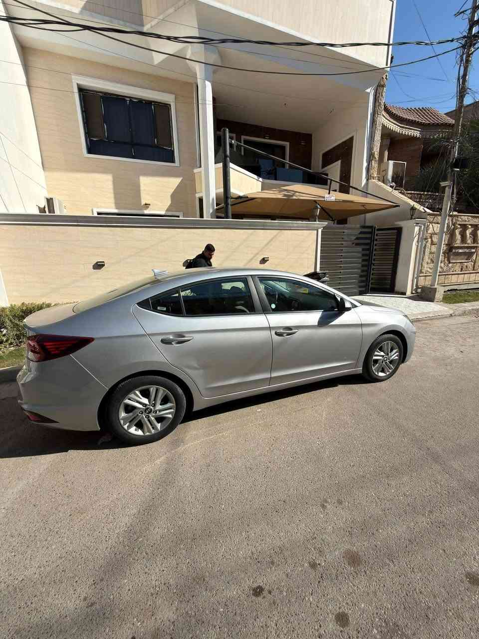 سلام عليكم
النترا 2020 رقم اربيل سنوية بأسمي احول السيارة.
سيارة نضيفة على ايدنا كلش مداريها وارد امريكي حادثة باب خلف السايق وبيها طخات بسيطة محرك وكير الحمدلله كلش زينات.
فيت بم جديد باتري جديد صدر صار شهرين من مبدلة لان تعرفون شوارعنا تعبانة.
السعر المطلوب 142 ورقة. 

*********** واتساب فقط
مكان السيارة بالدورة المهدية الثانيه.
