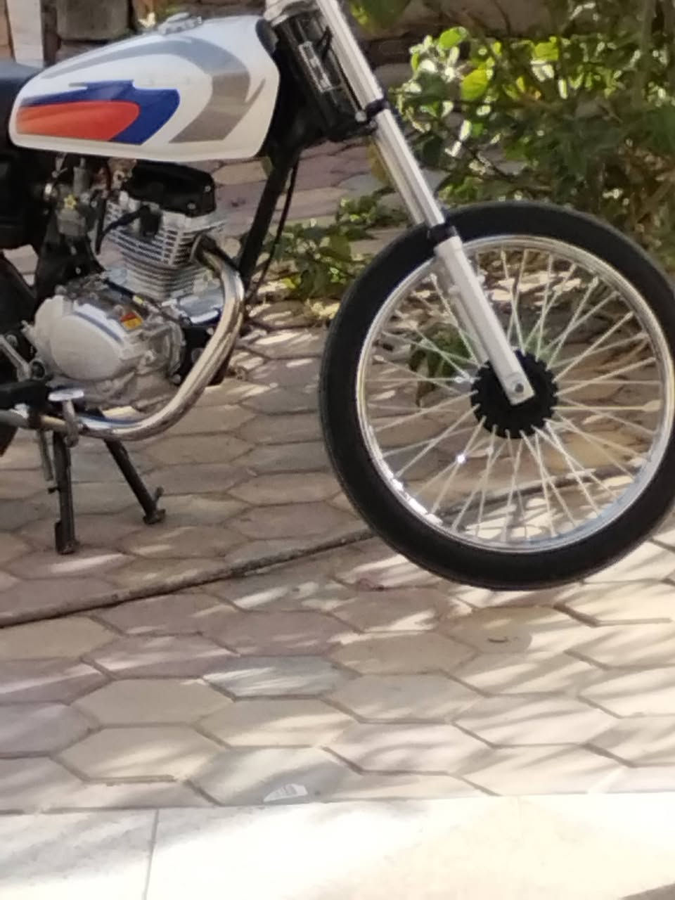 سلام عليكم البيع دراجه سيجي نامه مكينة برغي ما مفتوح بيه توه معمره أوراق سكنر السعر 700 وبيه مجال مكاني ناصريه مركز.  درجة بدون سبايدر.        رقم الهاتف ***********
