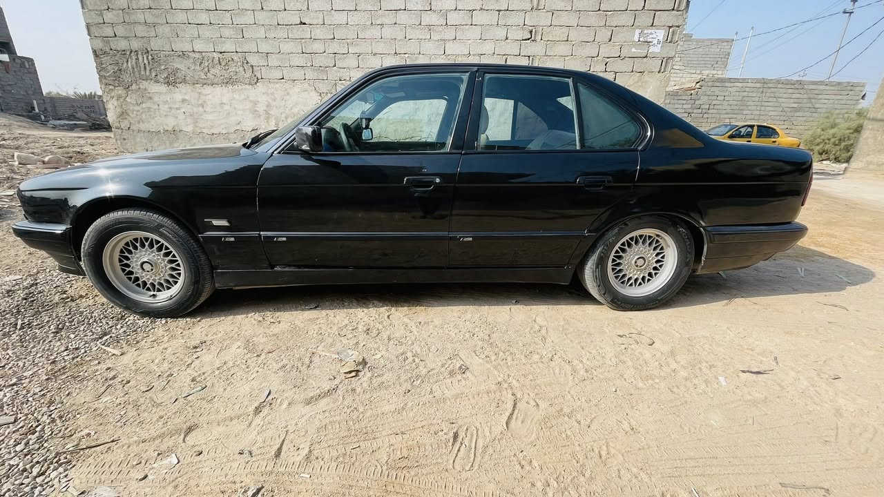 السلام عليكم بي ام 525Aiمحرك مسكر عدل رقم بغداد بسمي تحويل ثاني يوم موديل1992 سنويه لل30 هزه جديده مكان السياره كربلاء كهربائيات شغاله فتحه سقف شغاله تايرات جدد حداديه جديده باتري جديد كير اوتماتيك 
السعر 59 وبيه مجال 
رقم الهاتف واتساب ***********
