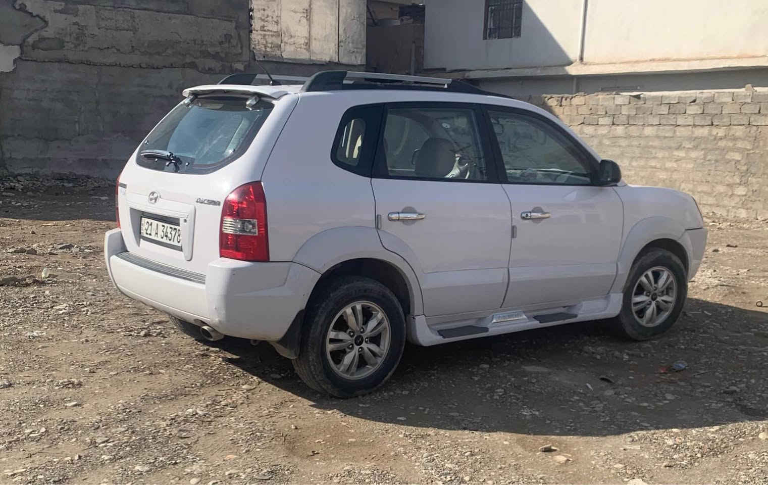 سلام عليكم 
للبيع توسان 2009 خليجي سيارة مكفولة كفالة عامة عدا باب خلف السكن بيه شبرين بارد 
سيارة مال البيت گير ومحرك شرط بلادي ما مفتوح سنوية ورقم جديد السيارة باسمنا 
للاستفسار اتصال على الرقم الآتي : *********** 
مكان سيارة كركوك كركوك, العراق
