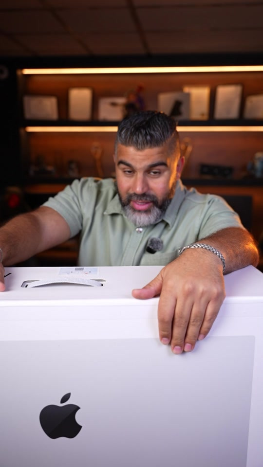 Asus ProArt… جهاز مصمم خصيصًا للمبدعين وصنّاع المحتوى.😍 إذا شغلك يعتمد على التصميم، المونتاج، الرسم، التصوير، أو برامج الأدوبي، فهذا الجهاز يعطيك تجربة احترافية من ناحية الأداء والدقة. يتميز بـ: • شاشة عالية الدقة بألوان واقعية ومناسبة للتصميم🔥 • أداء قوي يشغّل البرامج الثقيلة بسلاسة • معالج مناسب للمهام الاحترافية • كرت شاشة يساعد بالمونتاج، الرندر، والتصميم ثلاثي الأبعاد • تصميم أنيق وعملي للاستخدام اليومي • مناسب للطلاب، المصممين، المصورين، والمونتيرز👌 Asus ProArt … أداة شغل متكاملة لكل شخص يريد يطلع نتيجة احترافية بألوان دقيقة وأداء ثابت. إذا تبحث عن جهاز يخدمك بالشغل الإبداعي، فهذا واحد من أقوى الخيارات ____ أوقات العمل 📷من ساعة 11 صباحاً لغاية 11 مساءاً عدا يوم الجمعة من ساعة 4 لغاية 11 مساءاً 📷العنوان : البصرة/العباسية مقابل شركة اسياسيل 📷ارقام المركز : المبيعات / *********** - *********** الصيانة / *********** - ***********
