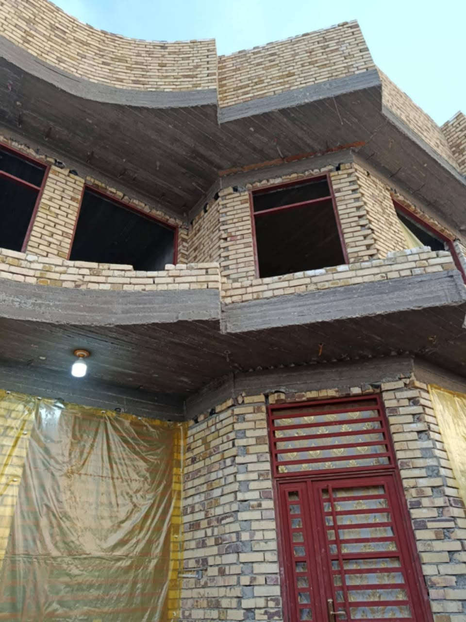 دار للبيع طابو زراعي سند ٢٥ الموقع زوير قرب الملعب الخماسي المساحه ١٧٠ متر طابقين حديث هول صاله مطبخ ٣ غرف نوم ومجمع صحيات عدد ٢ للاستفسار مكتب النبل للعقار والبناء والهندسه *********** واتساب ***********
