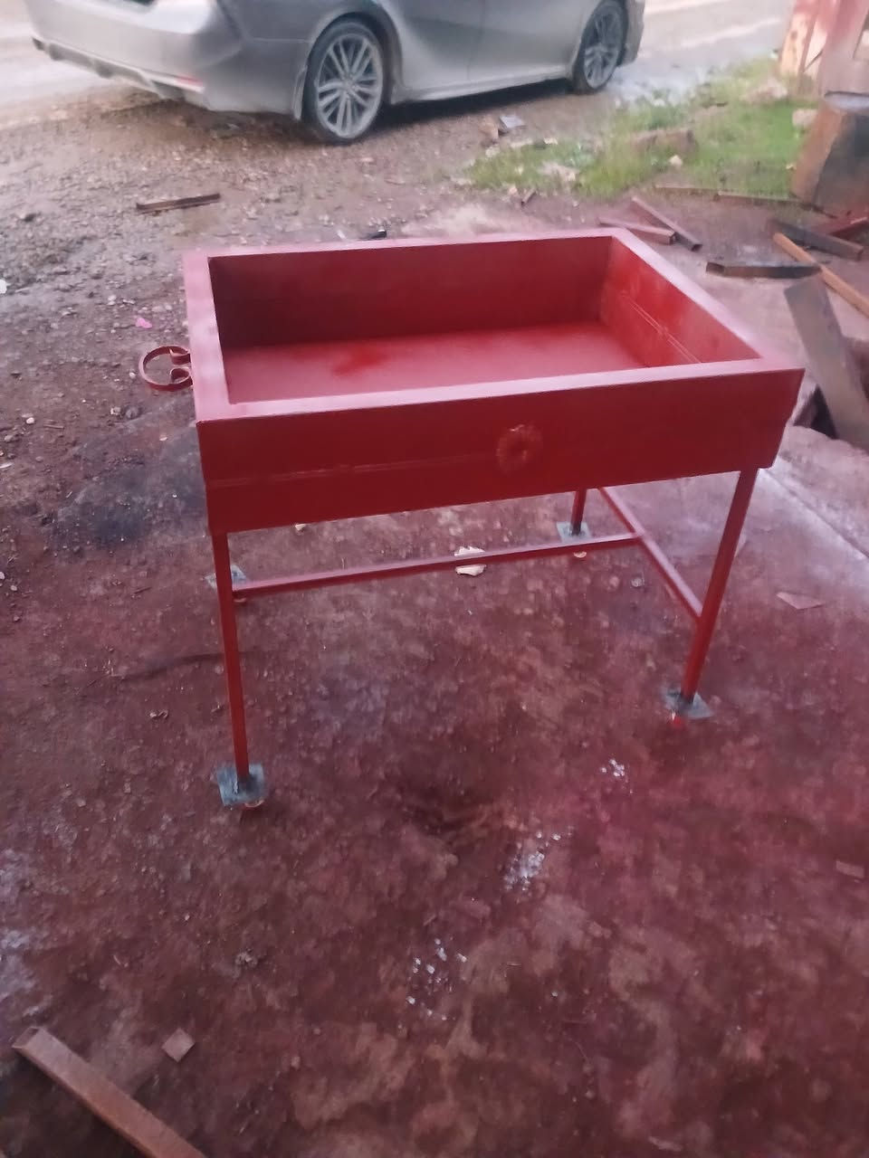 سلام عليكم يوجد حداد متنقل وثابت وتوجد جميع انواع لبوب وشبابيك ومحجلات وجميع ميخص لحداد حسب طلب خابر ودلل ***********
