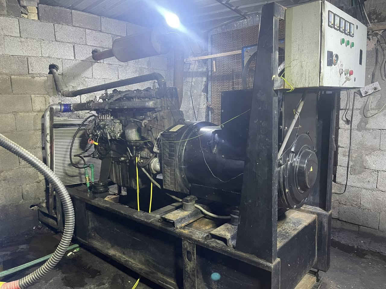 سلام عليكم
مولد شتاير بي ١٠ كهربائي توليد ٣٠٠

ومولد بومه شلال  توليد ٢٥٠ بيه تبخير 

كوت واسط ***********
