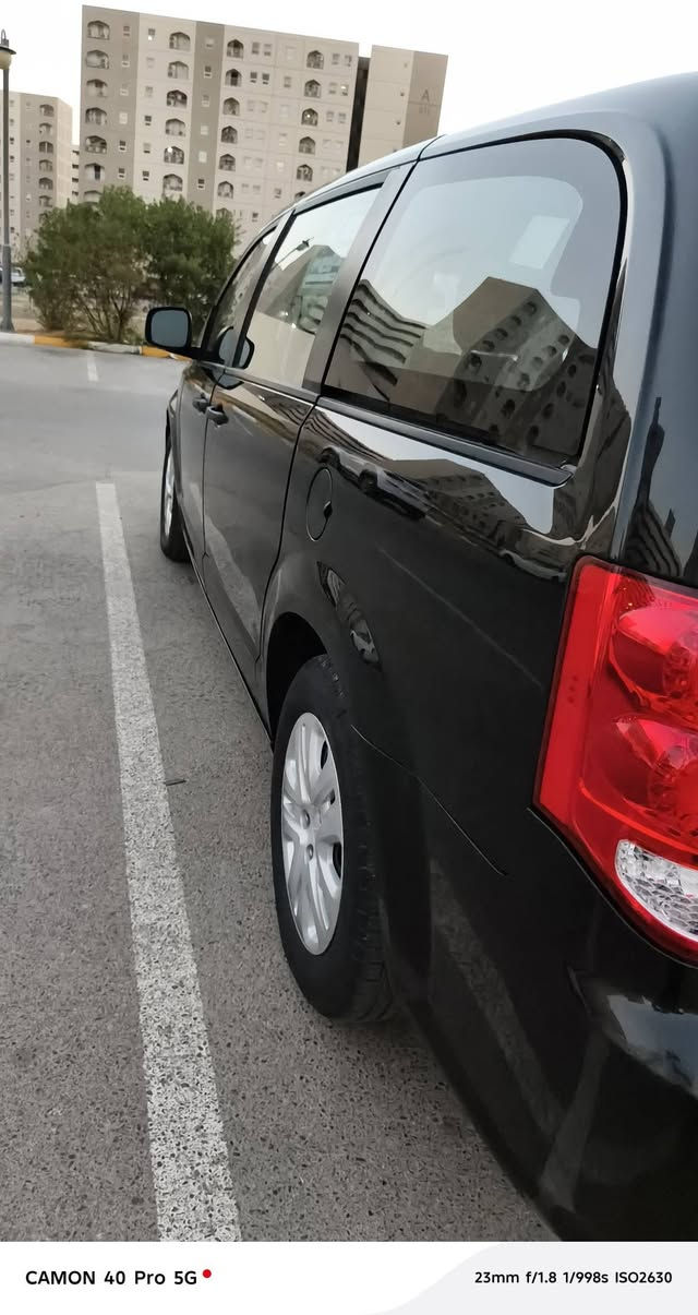 السلام عليكم دودج كرفان للبيع سياره حادث سطحي فقط بدون شواصي وصور الحادث موجوده بالمنشور سياره جديده بمعنى الكلمه ماشيه56كيلو متر حقيقي سياره تخم تاير جديده بمعنى الكلمه مستعجل على البيع الشراء يتصل بيع فقط بدون مراوس رقم التليفون *********** موديل2019سعر 170$
