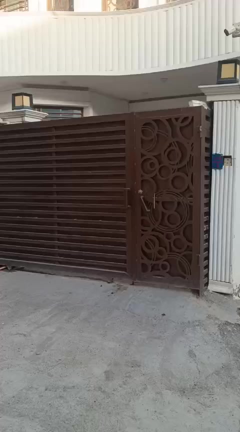 السلام عليكم يتوفر قطعه ارض للبيع المساحه ١٠٠ متر صنف الارض ٢٥ زراعي الموقع الفحامه قرب جزيره بغداد السياحيه للاستفسار اكثر الاتصال ***********
