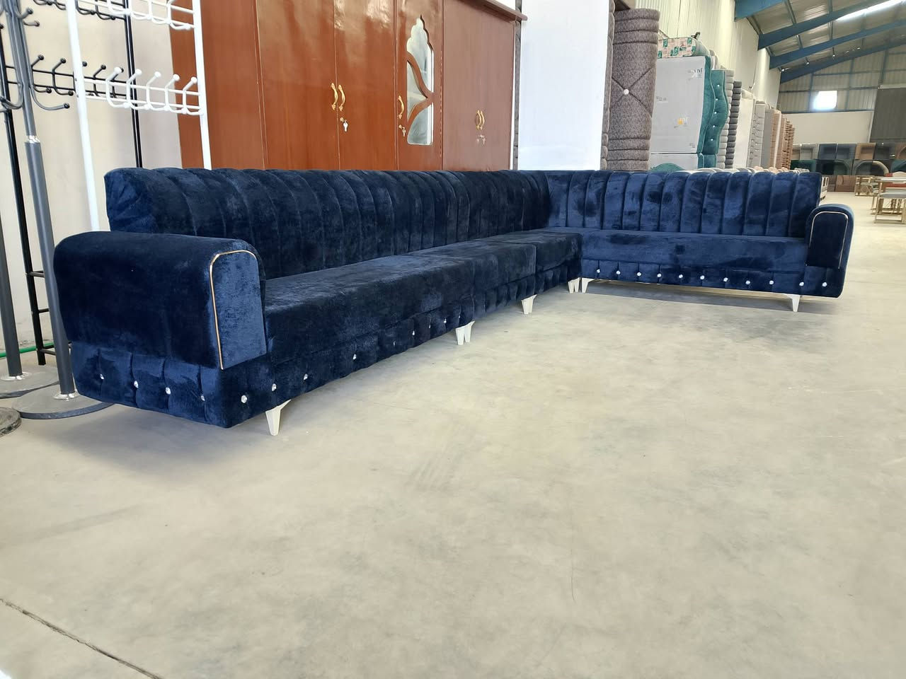 تخم وديوان باحدث الموديلات العنوان صويره شارع العام قريب محطة رضا الصالح القرب من مطعم هنداس السايد الرايح البغداد للتواصل ***********/مجمع الشمال/واهلا وسهلا
