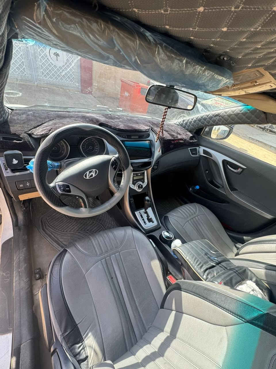 الالنترا موديل ٢٠١١ مضلع محرك ١٨ دوش 
وكير At شرط 
رقم اربيل الشرعي بالموصل شرط التحويل 
وكابون بانزين بيها 
وبيها ضربه براس الشاصي اليمين

تبريد وتدفئه شرط 
طخم نص 
السعر ٨٢ وبيها مجال
باقي التفاصيل على الرقم(واتس/اتصال)

+964 776 947 9939
