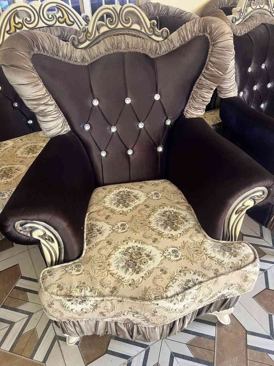 تخم رئاسي للبيع فقط
800 الف 
شغل جديد  
٣ قنفات 
٢ كراسي 
المكان بابل المركز 
***********
