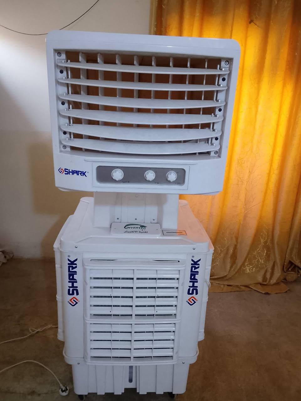 سلام عليكم عندي مبرده نضيفها اي عيب ما بيها للبيع السعر 300 العنوان كركوك حي العسكري كبل شهر شتريتها الرقم للاستفسار *********** وتساب موجود
