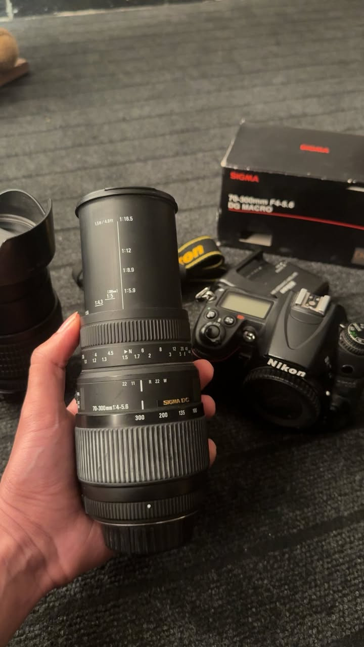 كامرة نيكون للبيع D7000 نضيفة كلش ستخدام شخصي ما مستخمة  هواي ***********
