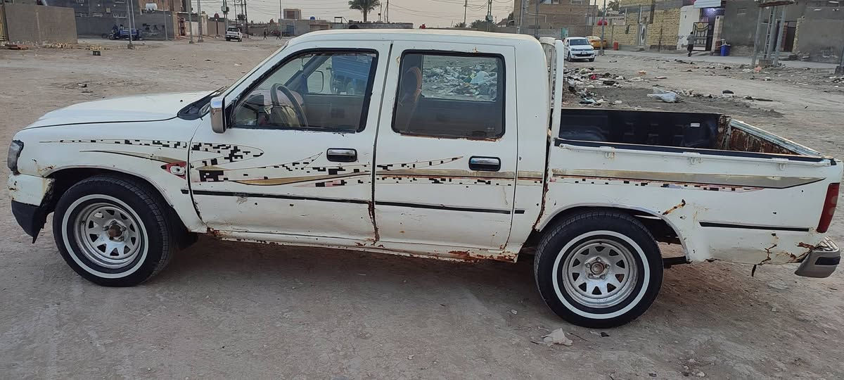 كهربائيات وتايرات جدد
مكينه وكير وحدادية جهازات 
دوشمة جديدة دشبول شغال 
سيارة حلوة وجاهزة 
السعر ١٧ وبيه مجال للشراي ***********
