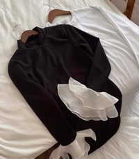 ملابس • تواصل خاص