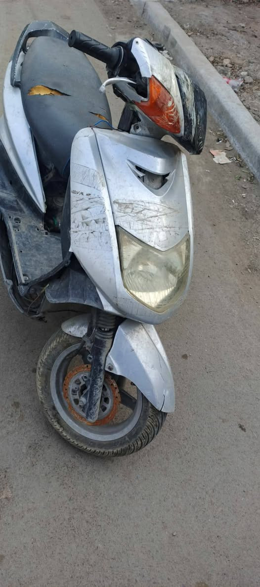 سلام عليكم شباب سكنس نثيا يابني 140 للبيع الدراجه بس كابريتر يحتاجله  وتشتغل السعر 325 وبيها شي قليل الرقم *********** المكان بغداد شارع فلسطين
