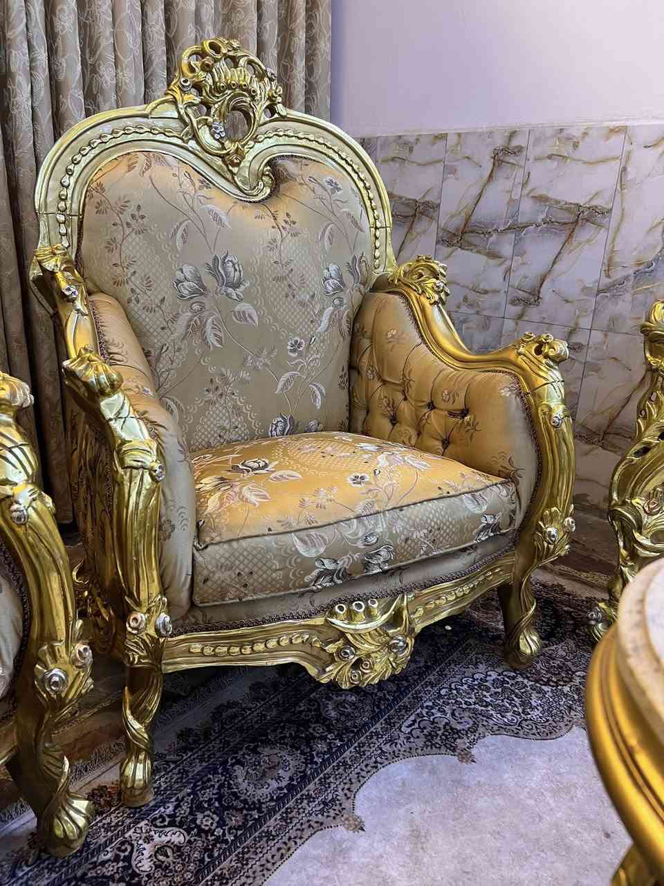 تخم ملكي مصري خشب زان عشر مقاعد مع طبلات مرمر نظيف جداً مكانه المنصور ***********
