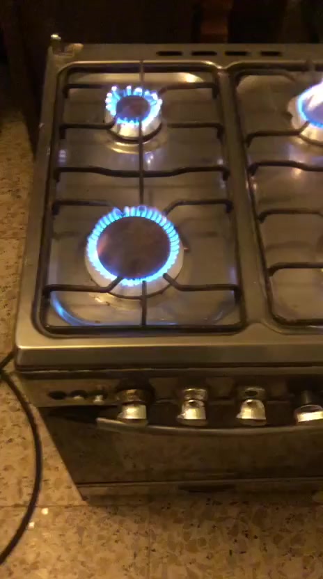 عندي طباخات لبيع بسعار مناسبة عندي خمسة مشاعل وعندي ربعة مشاعل سعار مناسبة مكاني بغداد *********** وساب بي
