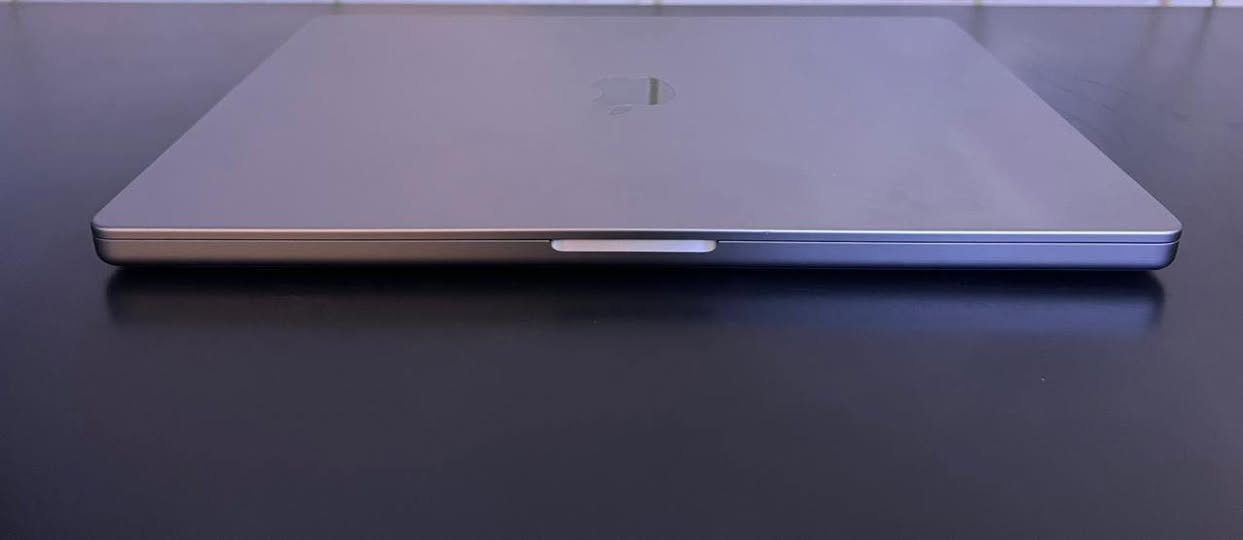 MacBook Pro M1 Max 16” 
Ram : 32 
SSD : 500 
Battery: 89 | Cycle 70
صحة البطارية تنزل حسب طريقة التعامل مع الماك
Price : 2.075.000
بيع فقط لا يوجد مراوس
***********
