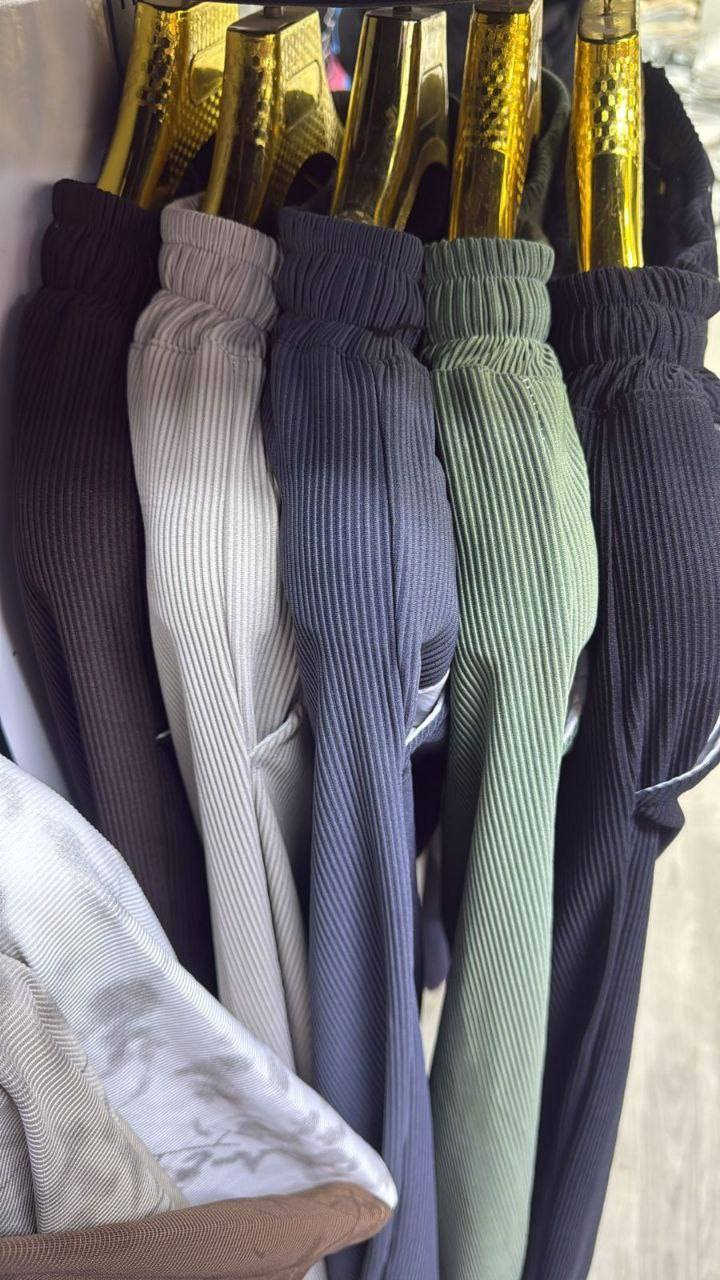 سوت قطعتين خامه مراكش ايراني 

الشد 20قطعه 250الف 

السيري 4قطع 

القياس m L XL XXL 
اسود 
جوزي
فستقي
رصاصي  
بيجي


**إذا كنت صاحب هذا الإعلان وتريد حذفه لأي سبب، رجاءا أرسل رسالة إلى الدعم الفني**