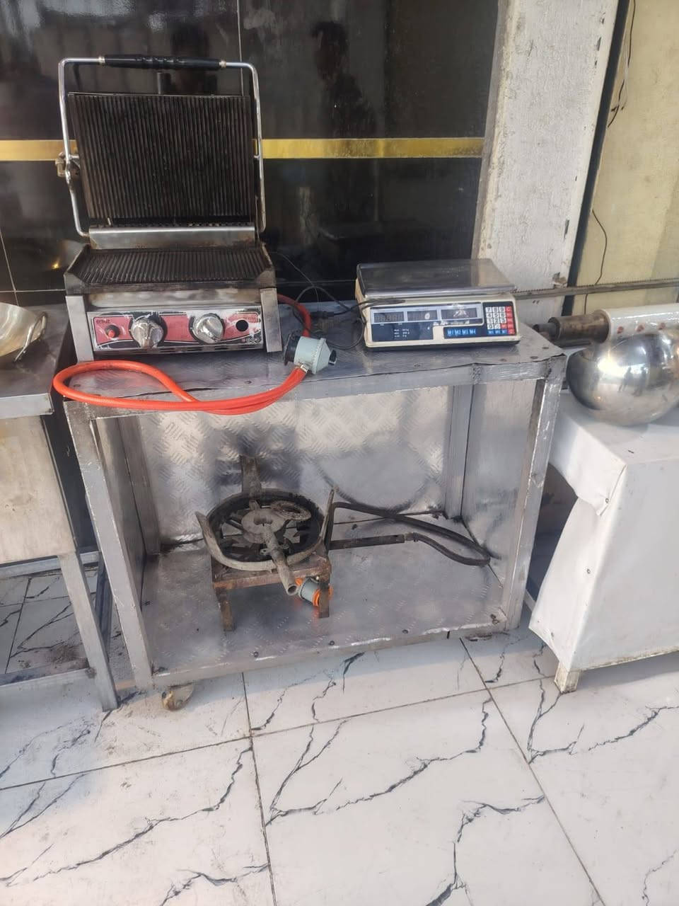 سلام عليكم شباب ذني خراض مال مطعم كاملة للبيع ابيعهن سوى  خراض شبهة الجدد  المكان  بغداد العبيدي الرقم ***********
