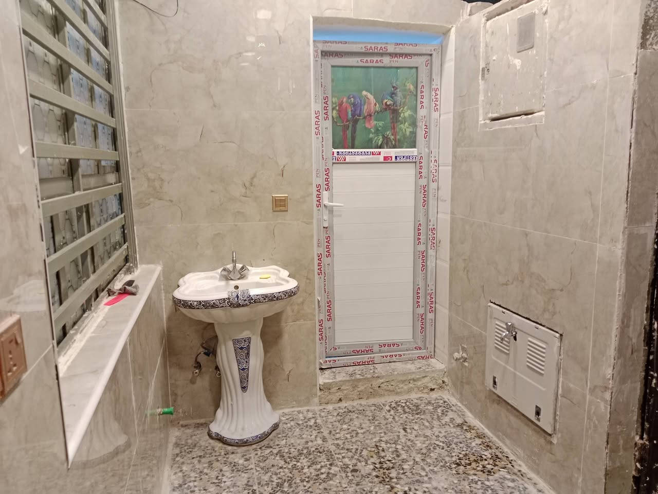 بيت 110 متر  واجهيه 10 ونزال 11 يحتوي استقبال 6 مترات ×5 عرفه نوم 4×5 صاله استقبال ثانيه 4×5 ومطبخ يحتوي ع حمام ومنور الطابق الثاني 3 غرف نوم مع صحيات قطاع 18 قريب ع فلاح رقم الهاتف ***********
