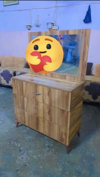 ميز تواليت • نضافته ٩٠٪ • خشب ثقيل