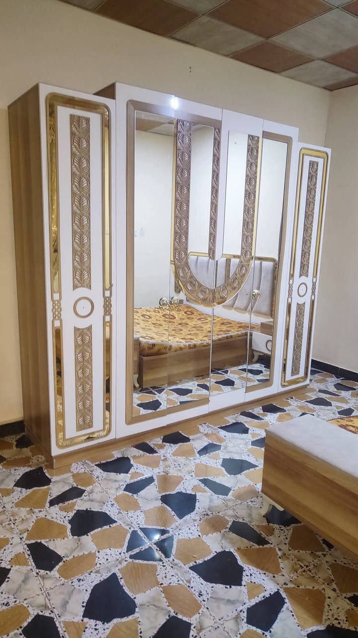 سلام عليكم غرفه 7 قطع كلش نضيفه بعدها جديده هيه والدوشك ب600 وبيها مجال للاستفسار ***********////***********
