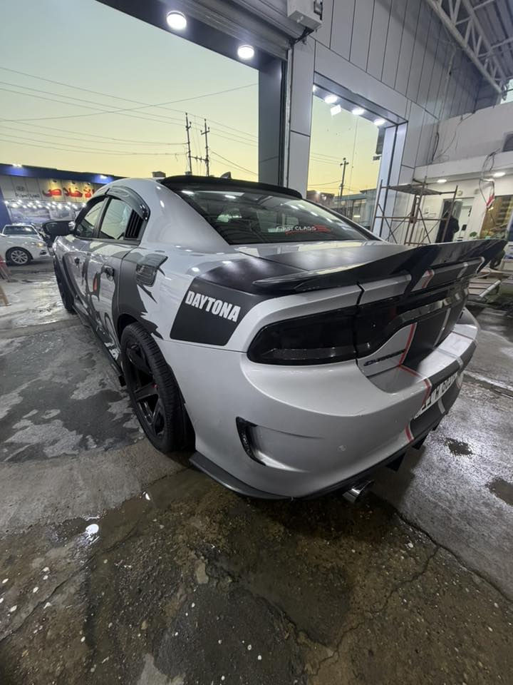 السلام عليكم قطعه حلوه وفول مواصفات اخوان للبيع فقط نقد
جارجر RT دايتونا اصل 5700 موديل 2019فول اعلى فئة بلدايتونا تجي سعره 215 ورقه 
رادار امامي + جوانب 
فتحه سقف 
حساس خلفي كأمره شاشه 
فجوج برمبو امامي خلفي 
اكسل قفل 
بدي SRT اصل 
كشنات كنتارة كهرباء صفحتين 
كشنات تبريد + تدفئة + خلفي تدفئة
ستيرن تدفئة
سوبر تراك باك 
تحديد مسار 
ستيرن كهرباء 
داخل كاربون فاير بلكامل 
لد امامي متحرك ١٠٠ لون وحركة
زارع اله عدسات اصلي 4K يعني لايت نهار 
عليه إضافات خارجية موضحه 
بصمة دخول ذكي تشغيل عن بعد 
مابيه أي عطل ولا سيرفس ولا كلشي 
كير محرك كفاله من الفتح وتبديل وصوت 
ويل نجمة خسفه مع تخم تاير 
سيارة جاهزه من ناحيه صدر امامي خلفي كهربائيات تبريد تدفئة كلشي بيه شغال وبلادي صوت بلادي وستوك محد لاعب بيه 
سيارة ماشالله كلش جديدة وقوية حيل 
رقم بغداد نكليزي بسمي شخصيا هزه وأرقام وملسق وسنوية إلى ٢٠٣١ يعني تجي تتكاتب مروري وبنفس اليوم أبصملك  مكانه بغداد أي استفسار 
***********
***********
سونار عدد ٢ + صور حادث + صور مواصفاته وكلشي موضح عندك حادثه أبواب ٢ صفحه اليمين + نص جاملغ خلفي دوسه نفسه معمره ومصبوغه مكان الحادث مابيه أي حادث غير حادثه الي موضح ايرباك برده فقط ماشيه 80 ميل رجائا اقره تفاصيل واتصل
