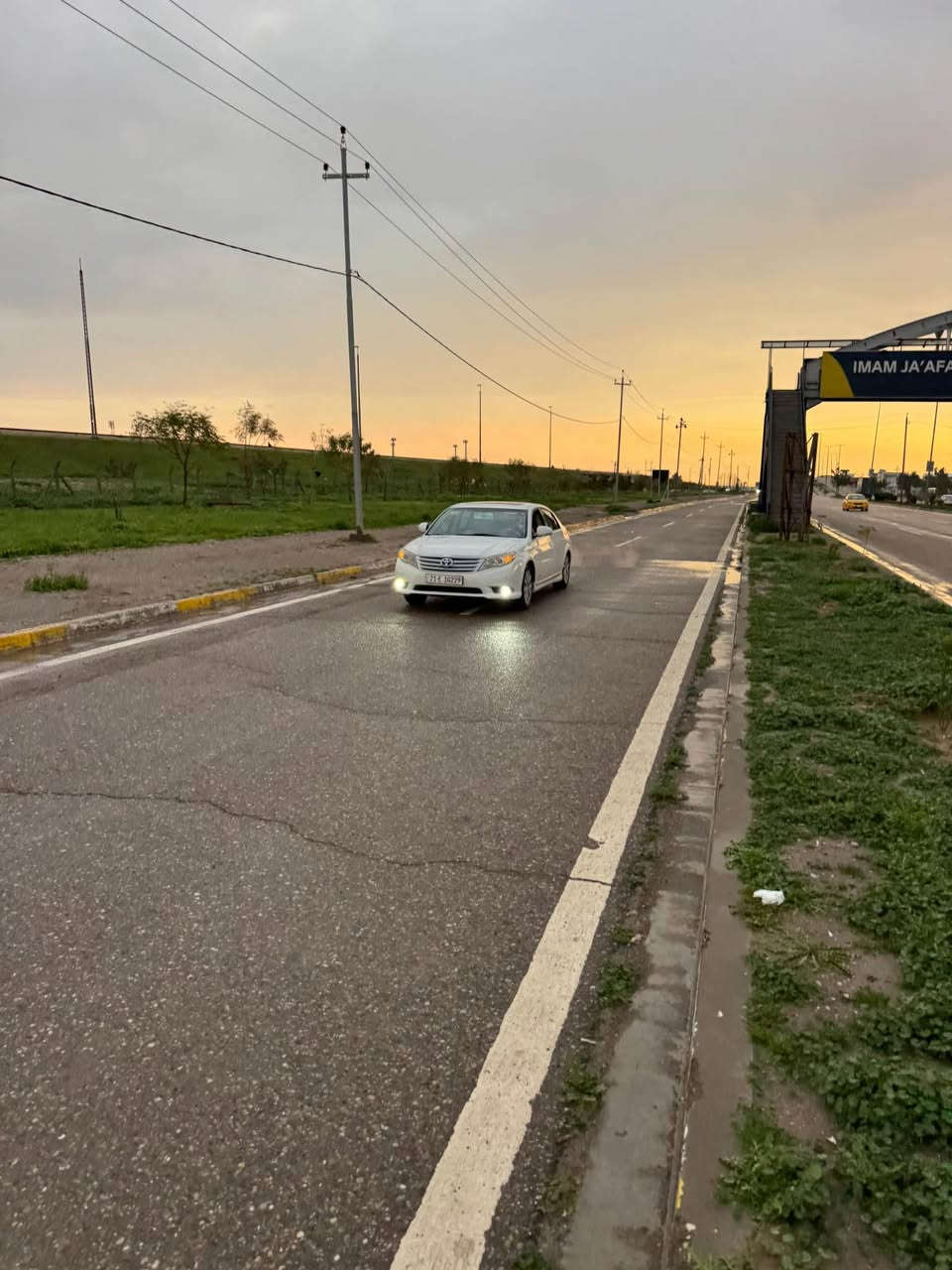 تويوتا افلون 2012 خليجي – Limited 
ماشية فقط 180 ألف كم حقيقي
سيارة نموذج بالنظافة والترتيب
جايه وياها مفتاحين بصمة
فول مواصفات:
سلايد
كراسي جلد
ستارة خلفية (تشتغل)
كراسي تدفئة + تبريد
حساسات
نظام صوتي 
تبريد مركزي
تحديد سرعة
كاميرا
كراسي كهرباء
وغيرها هواي مواصفات
بلا صبغ
دعامة لدعامة على الشرط
كم مكان تعديل بارد اصغير
السنوية مجددة وباسمي
4 تايرات وكالة جديدة

🟪 السعر  :: ٢٠٥

القير والمكينة ما مفتوحات
مسوي لها سيرفس كامل
حتى البخار والصوت الرقمي على الشرط
ما بيها أي مشكلة

مكان السيارة كركوك

رقم صاحب السيارة:
0773 386 9099 كركوك, العراق
