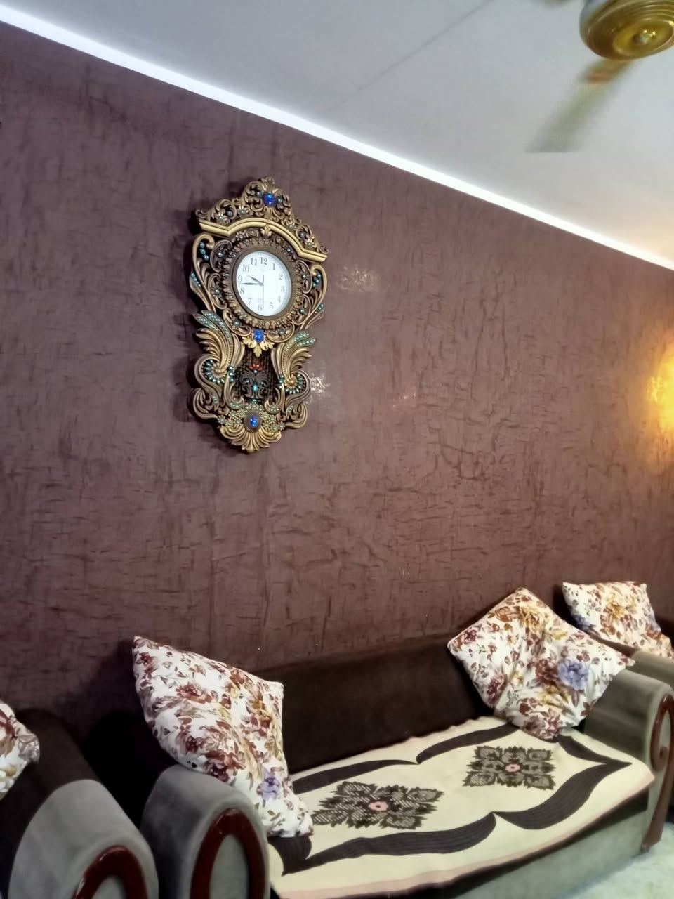 السلام عليكم عندي شقة ارضية نظيفه جدا بسمي بيه تحويرات مكاني الدورة عمارات الصحة رقمي ***********
