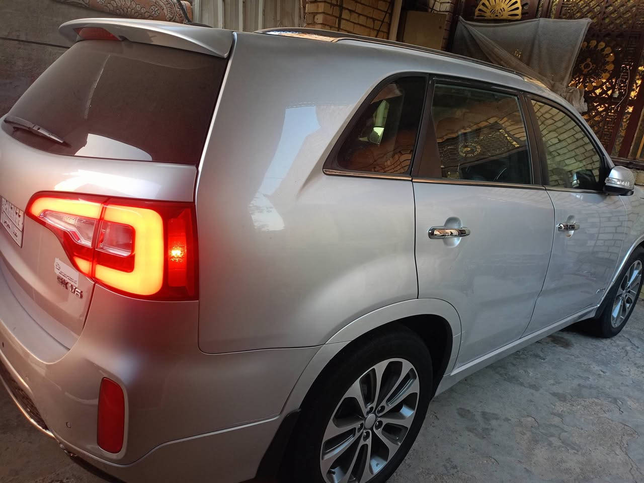 سلام عليكم ورحمه الله 
سورنتو 2015 امريكي مواصفات الكويتي SX
كير ومكينه وحداديه وتخم تاير وتبريد ثلج صبغ بنيد وجاملغ فقط بدون دواخل الباقي كفاله   رقم بغداد
 بسمي شخصيأ. سياره جاهزه 
المواصفات ..
6 سلندر 
بانوراما طكتين
بصمه تشغيل 
بصمه ابواب
كشنات جلد 
ماشيه 160.
سستم سماعات 
رادار أمامي
رادار خلفي 
مانع تصادم
توقف ذاتي 
بردات خلفيه
جنطه كهرباء 
اشاير مري 
مري قلاب 
منظومه زنون
3 انضمه قياده
تحكم ستيرن 
شاشه كاربلي
حساس مري
منافذ شحن امامي خلفي 

السعر 160بيها مجال 
مكاني بغداد جسر ديالى القديم ***********
