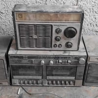 للبيع انتيكة  شغال  راديو مع مسجل لاستفسار 07711463497