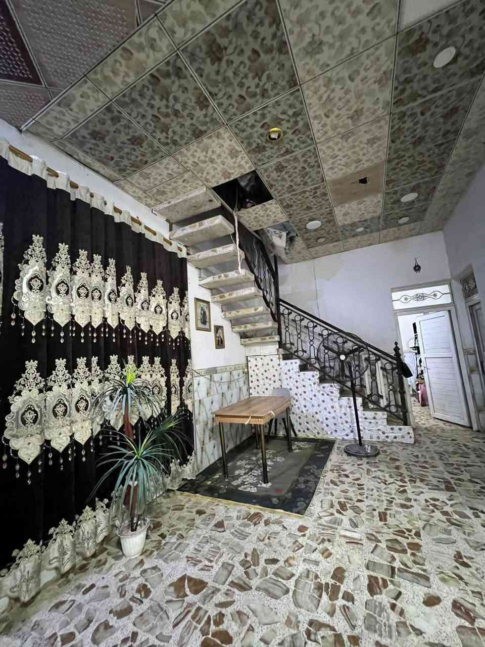 يالله اللهم صلي ع محمد وال محمد 
#بيت و #مشتمل للبيع مساحه 250 متر 30 متر مشتمل ما كامل بناء بصف البيت 
البيت نضيف جدآ اساس صب كونكريت وسقف كونكريت مسلح  البيت يحتوي ع غرفتين وصاله ومطبخ وستقبال وصحيات برا وداخل وثنين مكشوفات بيت وطارمه جبيره ومخزن فوك جبير شبه غرفه 
البيت نضيف مثل ما واضح بلصوره بيع البيت اسباب خاصه 
#عنوان البيت المطار مقابل بوابة الخروج 
#البيع مباشر من صاحب البيت #رقم صاحب البيت *********** السعر 65 وبي مجال
