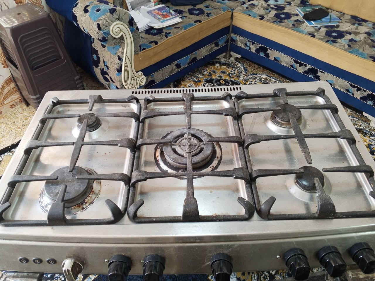 طباخ خمس مشاعل للبيع شغال بحاله جيده سعره 75الف
***********
