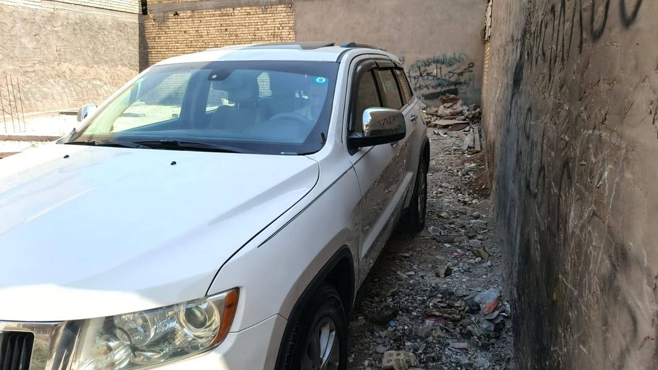 السلام عليكم جيب لاريدو
موديل 2012
فول مواصفات واحد على واحد
فتحه 
دمام 
بلازمه سقف 
تثبيت ذاتي 
حساسات أمامي خلفي
داخل ابيض
السياره جكات 
تشغيل عن بعد
مكينه 3600
تخم تاير جديد
حداديه جديده 
مكينه وكير جدد
صدر جديد 
لايتات لد 
رقم انكليزي 
السياره بيها ثلاث قطع صبغ بدون ضرر
السعر 132 وبيها مجال شي قليل 
المكان بغداد 
رقم الهاتف:***********
