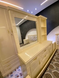 غرفة خشب • ما مستخدمة • ٧ قطع