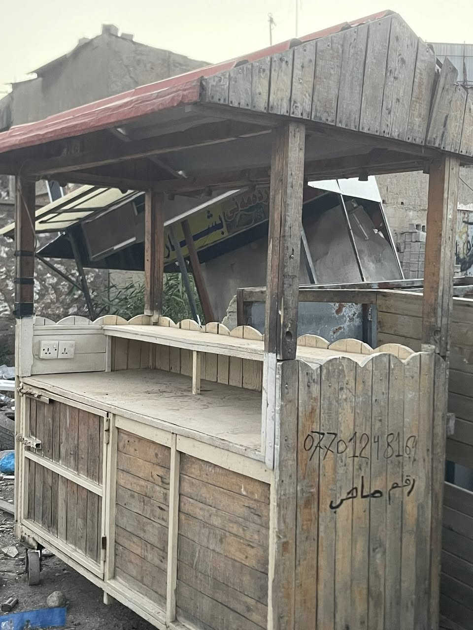 عربانه بۆ فرۆشتن 
عربانة للبيع
كركوك - رحيم اوا 
***********
كهربائيات كله يشتغل 
بس يحتاج صبغ 
سعر 250 الف و بيها مجال
