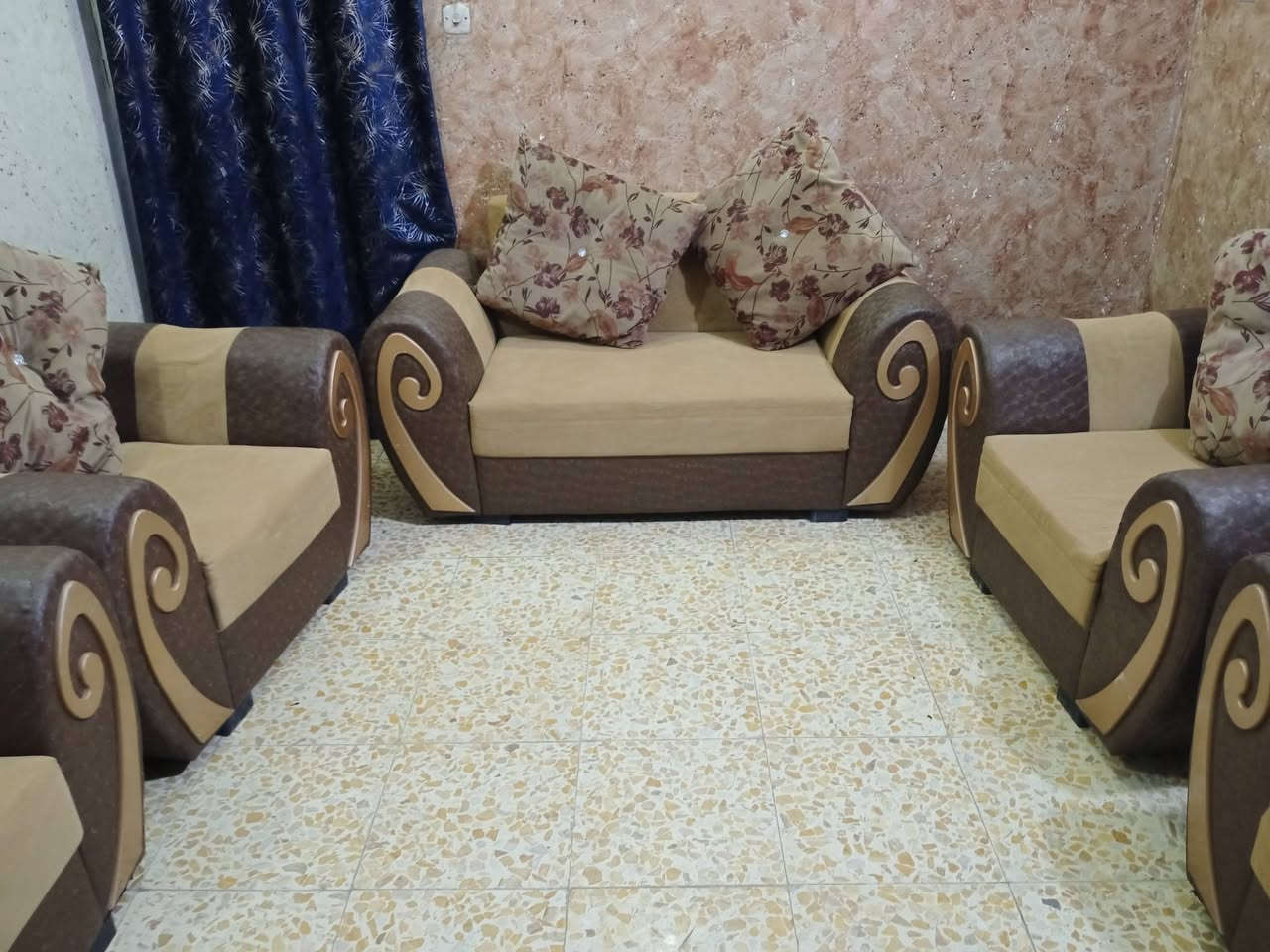 تخم 10مقاعد تزكام وثكيل تكمه جديد كلش اي ضررمابي نضيف جد شرط تسكام وقوي وجديد سعره 240يوجد توصيل داخل كربلاء ***********
