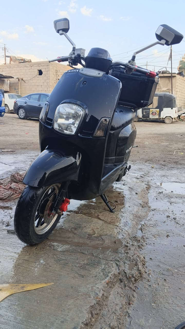 ماكس بوليسي 2008 كابريتر 
مكينة ما مفتوحة برغي ما مفتوح بيها بدون شخوط الدراجة 
الشراي يتصل مستعجل عالبيع 
***********
