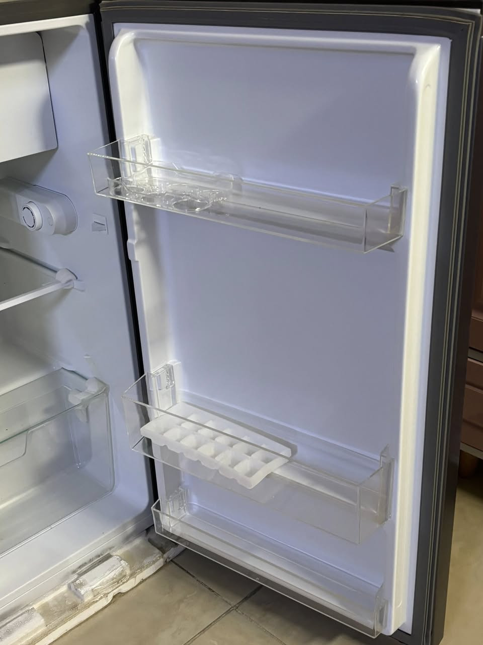 🔹ثلاجة هايسنس 5 قدم 🔹
✔ جديدة ونظيفة تمامًا

✔ لم تُستخدم نهائيًا

✔ هدية ولم يتم تشغيلها

✔ باب واحد – حجم عملي

✔ تبريد ممتاز وموفرة للكهرباء

✔ مناسبة للشقق، الغرف، أو الاستخدام الثانوي

📍 العنوان بغداد الحريه الثالثة 

💰 السعر: 250,000 ألف دينار (بيها مجال بسيط)

للاستفسار مراسلة خاص 🌸


**إذا كنت صاحب هذا الإعلان وتريد حذفه لأي سبب، رجاءا أرسل رسالة إلى الدعم الفني**