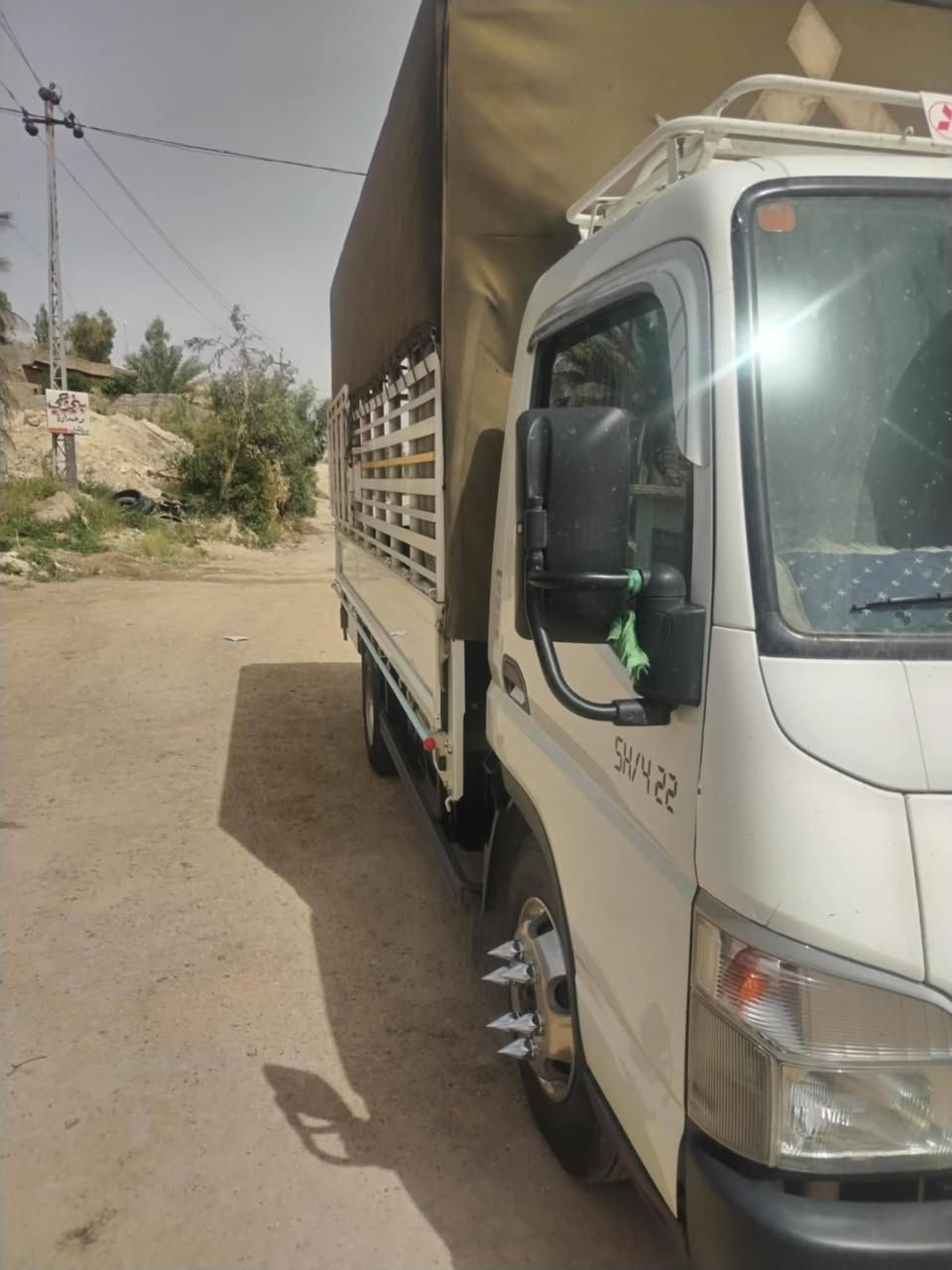 كنتر ٢٤ لبيع السيارة جاهزة من كلشي بس نقصها زوج تاير رقم شمالي بسمي تحويل ثاني يوم جادر مطري علية كاملة ماشية ١٥٠ السيارة عل ايدي جديدة لستفار ***********
